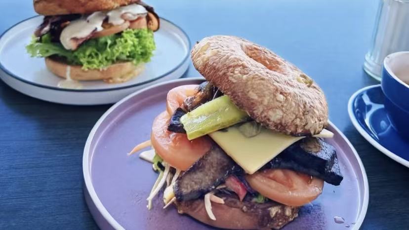 Loaded Bagel Sandwich: A Breakfast Dream
