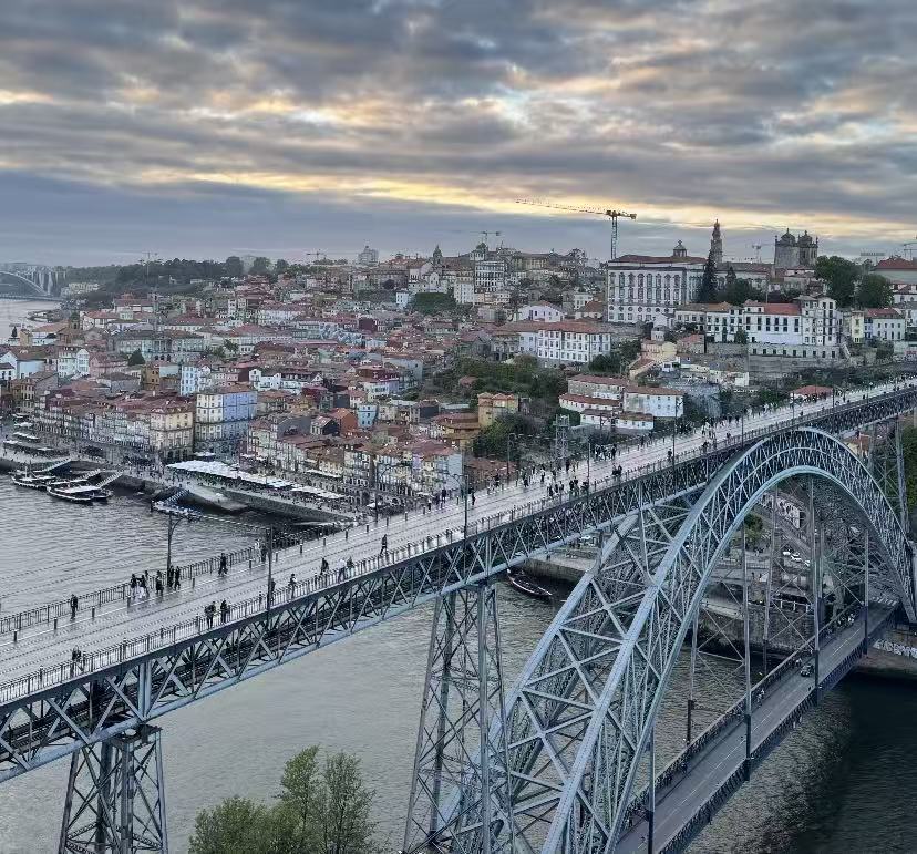 Porto Dusk Watching the sunset over the Douro River from Dom Luís I Bridge
